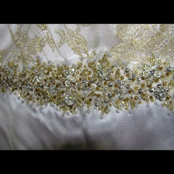 VERA WANG lavender gold lace formal dress. ๐ - Picture 6 of 6